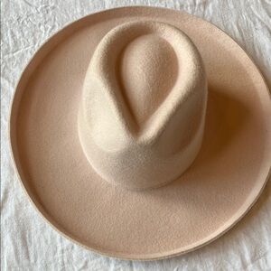 Universal Thread Creamy Peach 100% Wool Hat NWT